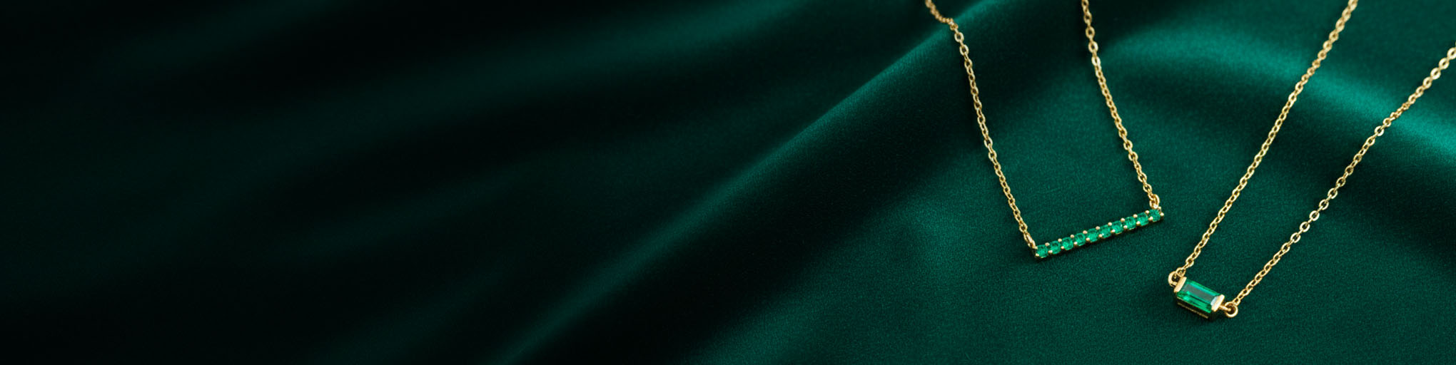 Collares esmeralda oro amarillo 18 quilates, joyería fina con piedras preciosas verdes sobre cadena delicada