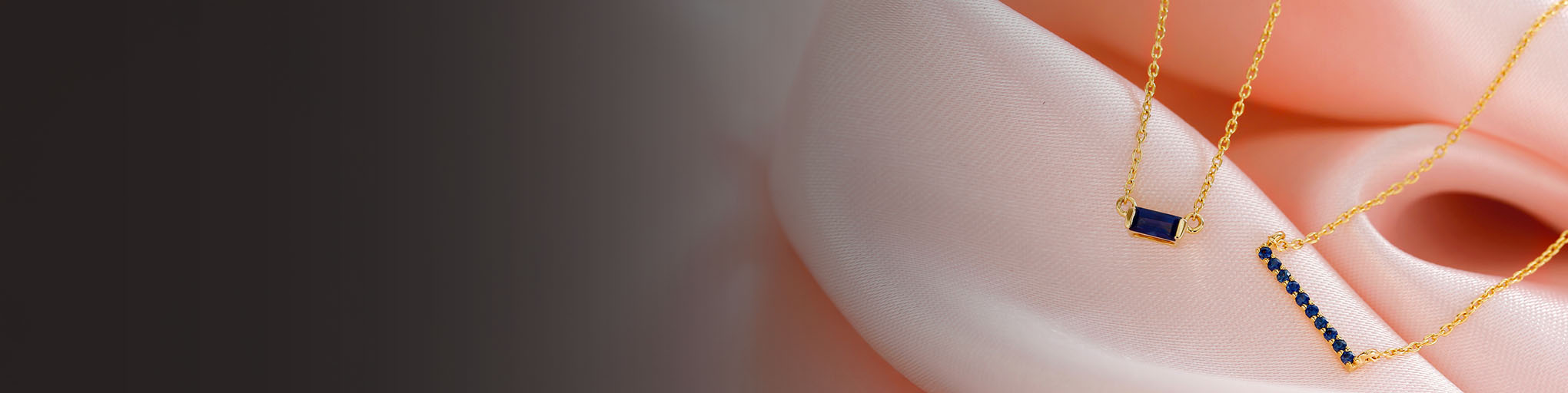 Collares oro amarillo 18 quilates engastados zafiros azules rectangulares y redondos, joyería francesa elegante