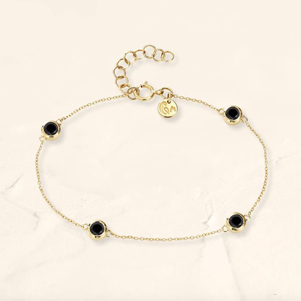 Pulsera de diamantes negros con engaste de bisel de oro amarillo de 4x4 mm