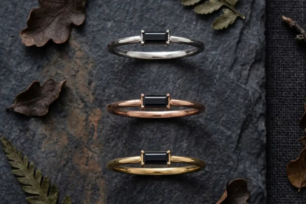 Anillos de compromiso con Diamante negro de Mayuri en distintos metales, colección