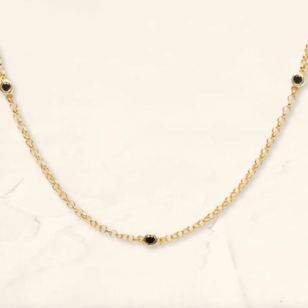 Collar Asonya en oro amarillo 18 quilates engastado con diamantes negros, colección Mayuri