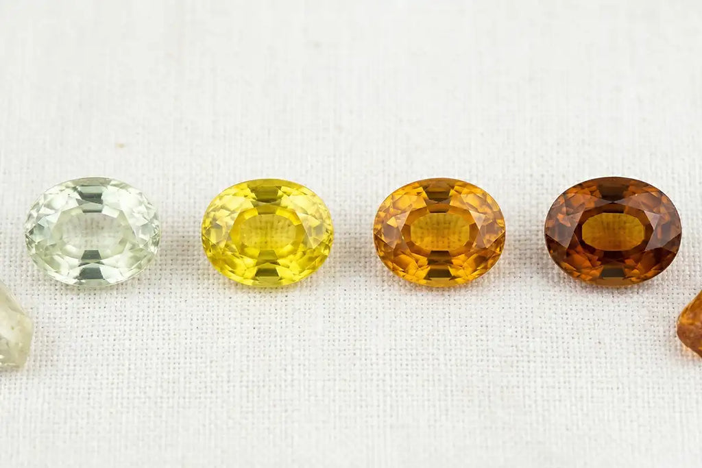 Matices de zafiros amarillos: limón, canario, oro, ambarino