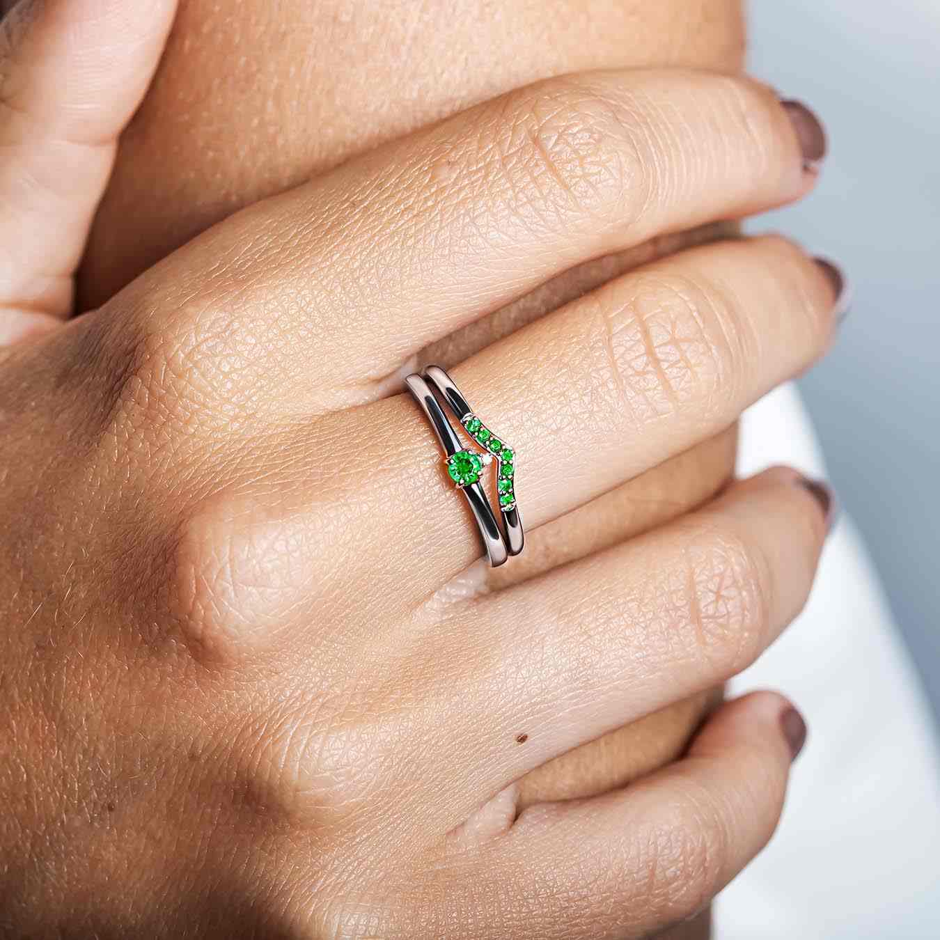 Anillo de esmeralda Devi