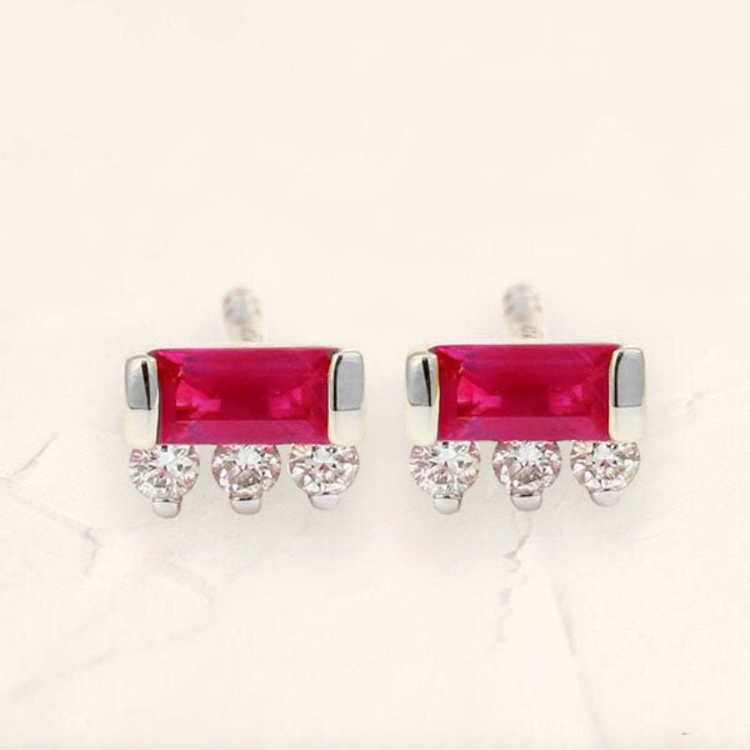 Boucles d'oreilles Prana Baguette rubis et diamant or blanc
