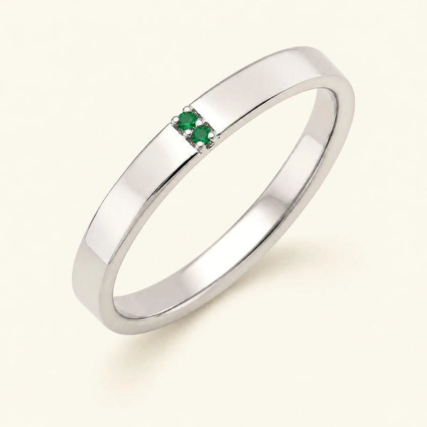 Alianza con esmeralda para hombre en oro blanco