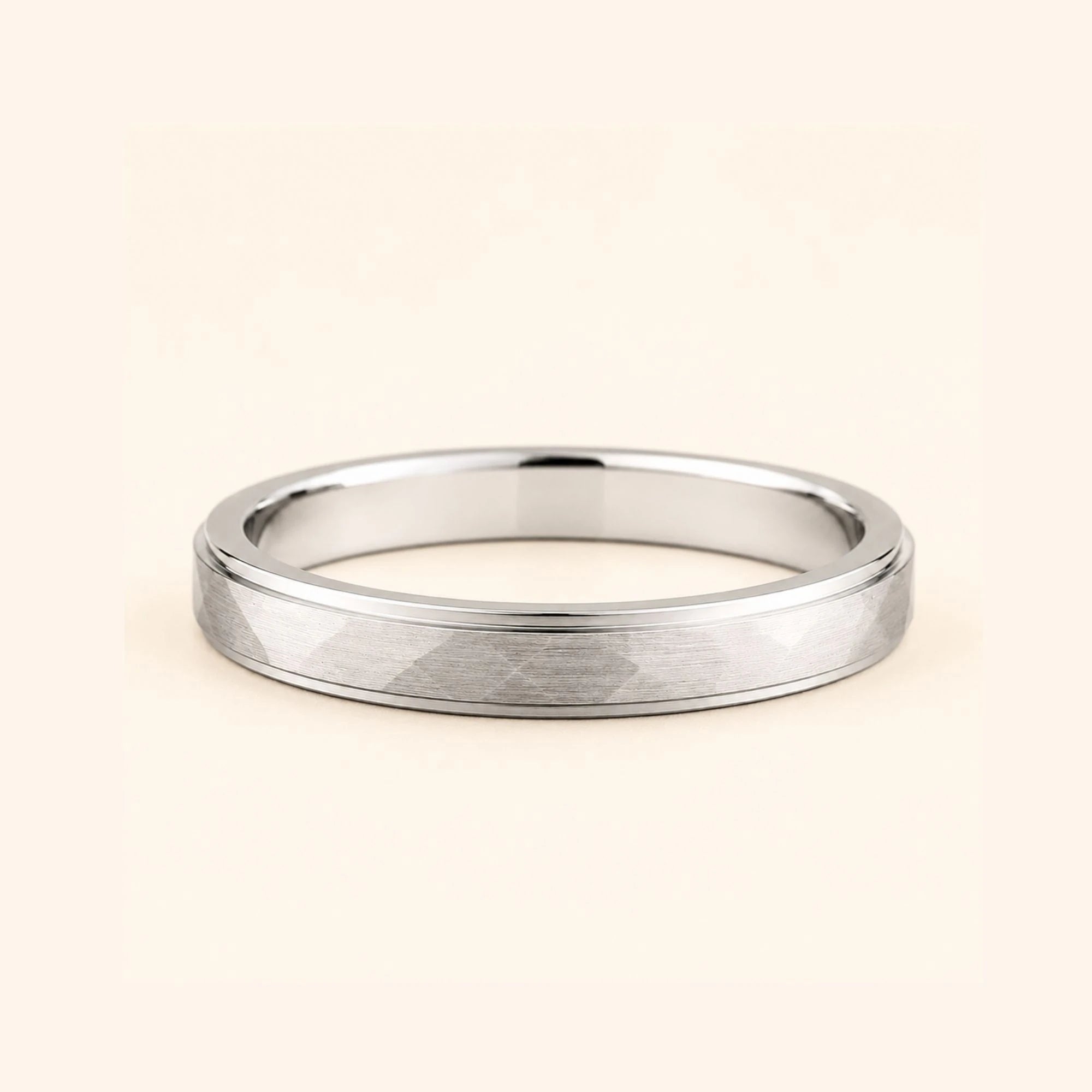 Alianza hombre martelada oro blanco 4mm Akmon