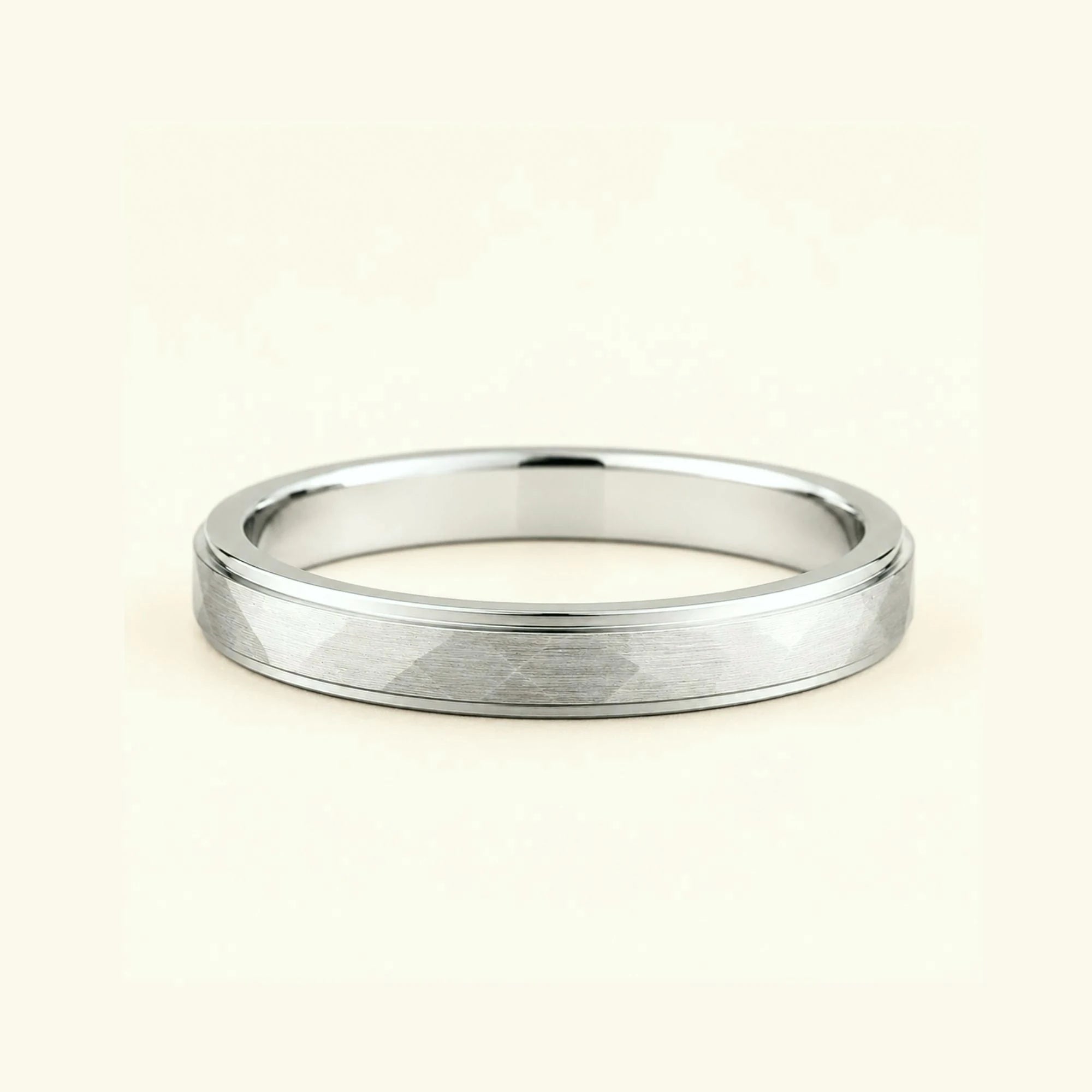 Alianza hombre martillada oro blanco 4mm Akmon