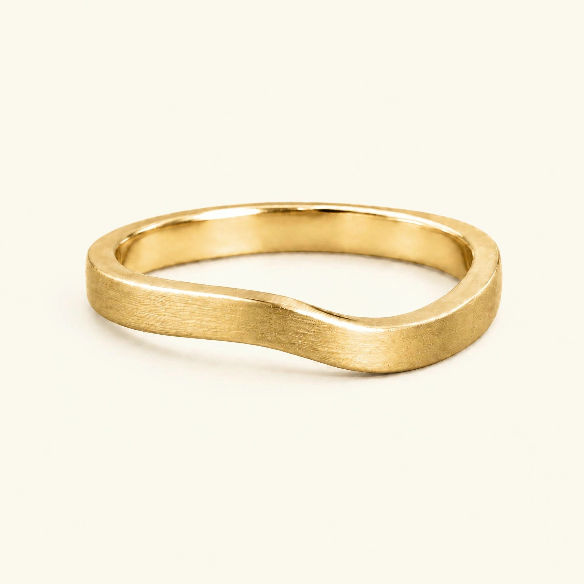 Alianza hombre onda cepillada oro amarillo 18 quilates 2,5mm Pontos