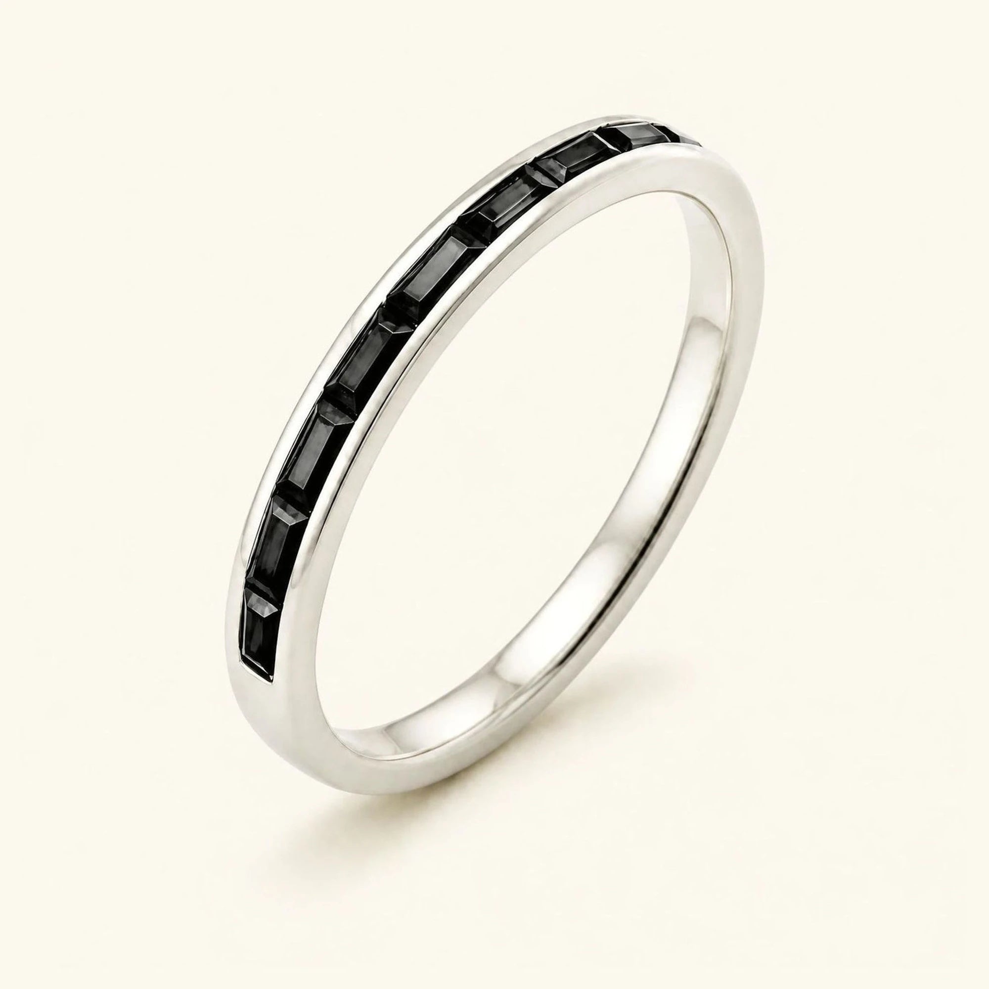 Alliance semi-éternité baguette de diamants noirs pour homme en or blanc