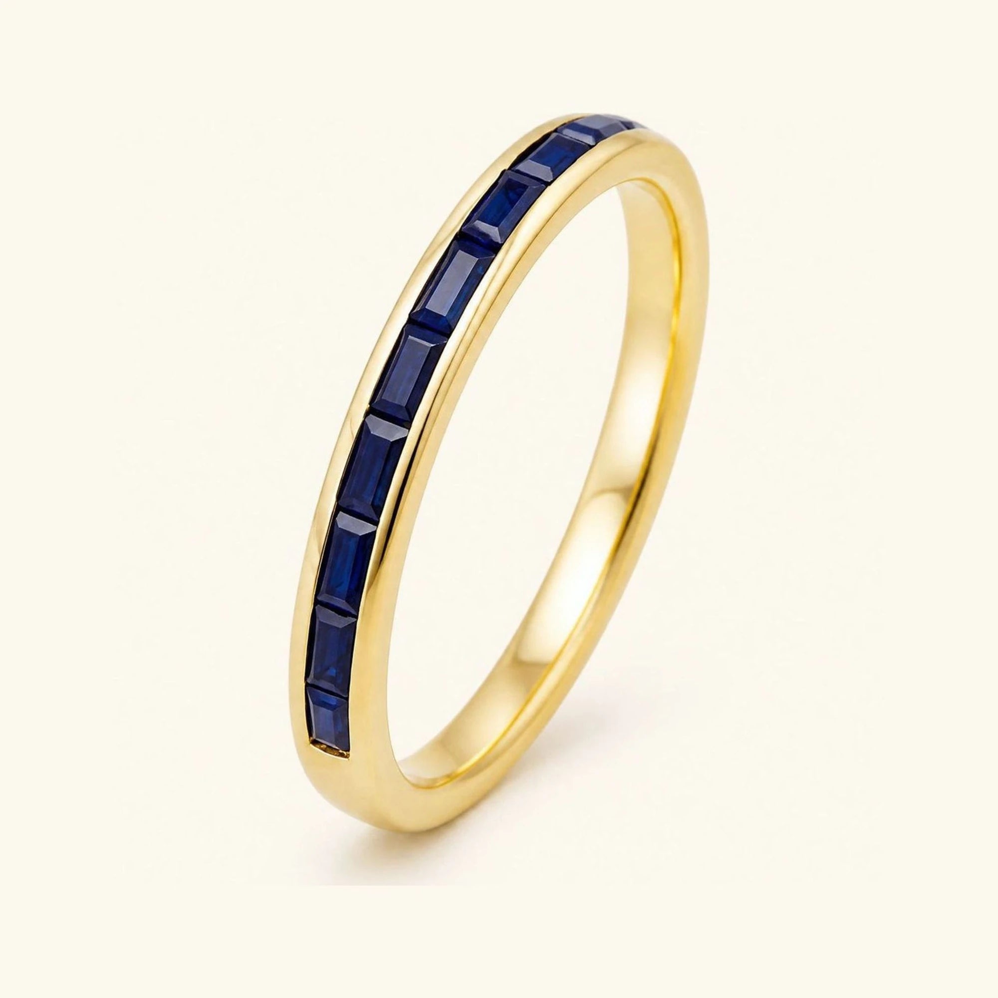 Alliance semi-éternité baguette de saphirs pour homme en or jaune