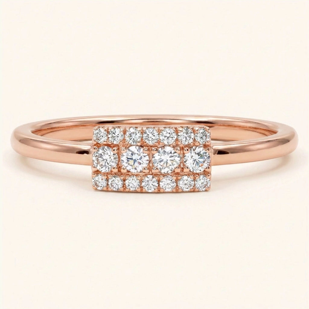 Alianza Sapna en oro rosa de 18k con diamantes de Mayuri
