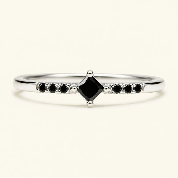 Bague de fiançailles princesse pavée de diamants noirs en or blanc