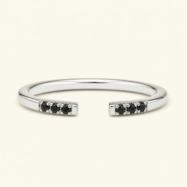 Bague ouverte fine pavée de diamants noirs en or blanc