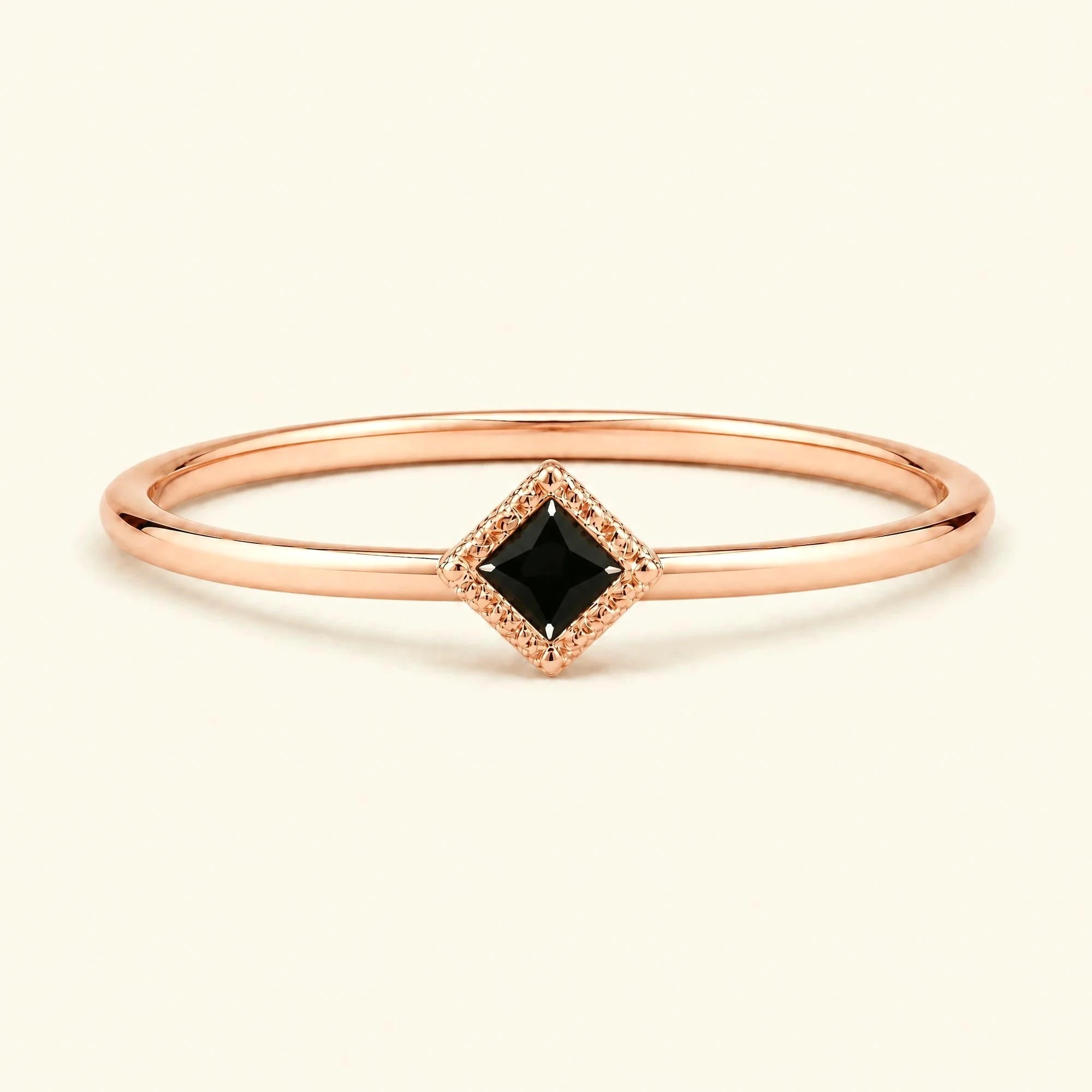 Indrani anillo solitario diamante negro, piedra cuadrada talla princesa engastado retorcido 18 quilates oro rosa