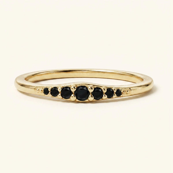 bague Sushma en or jaune sertie de 7 diamants noirs