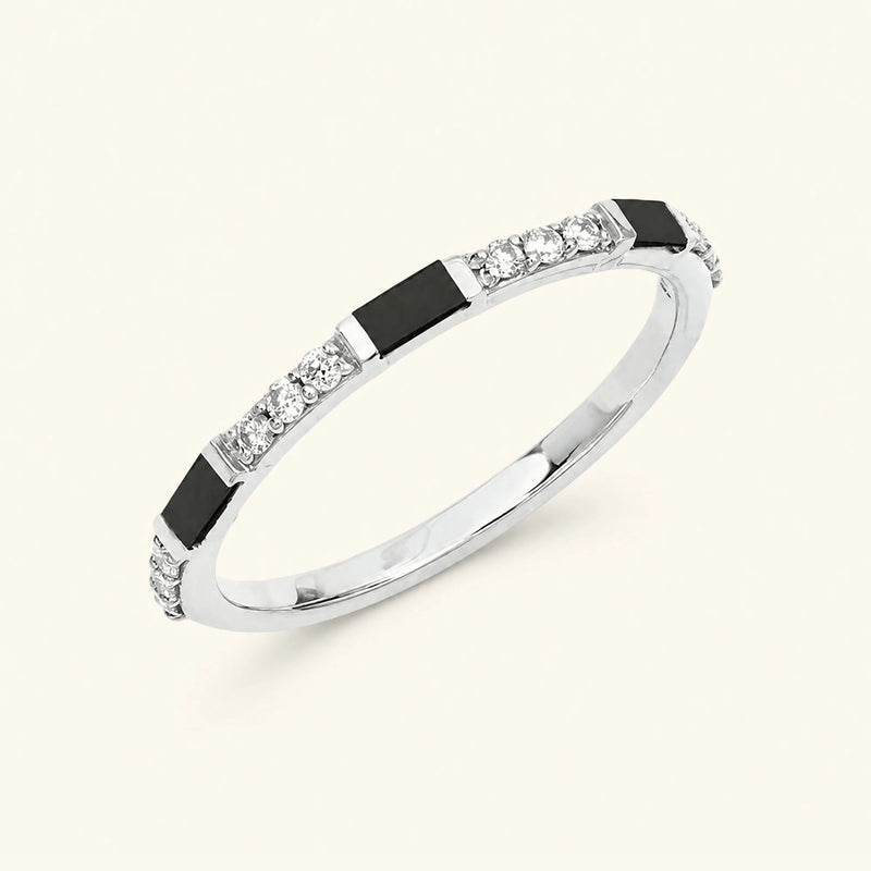 Alianza semi eternidad diamante negro y blanco en oro blanco