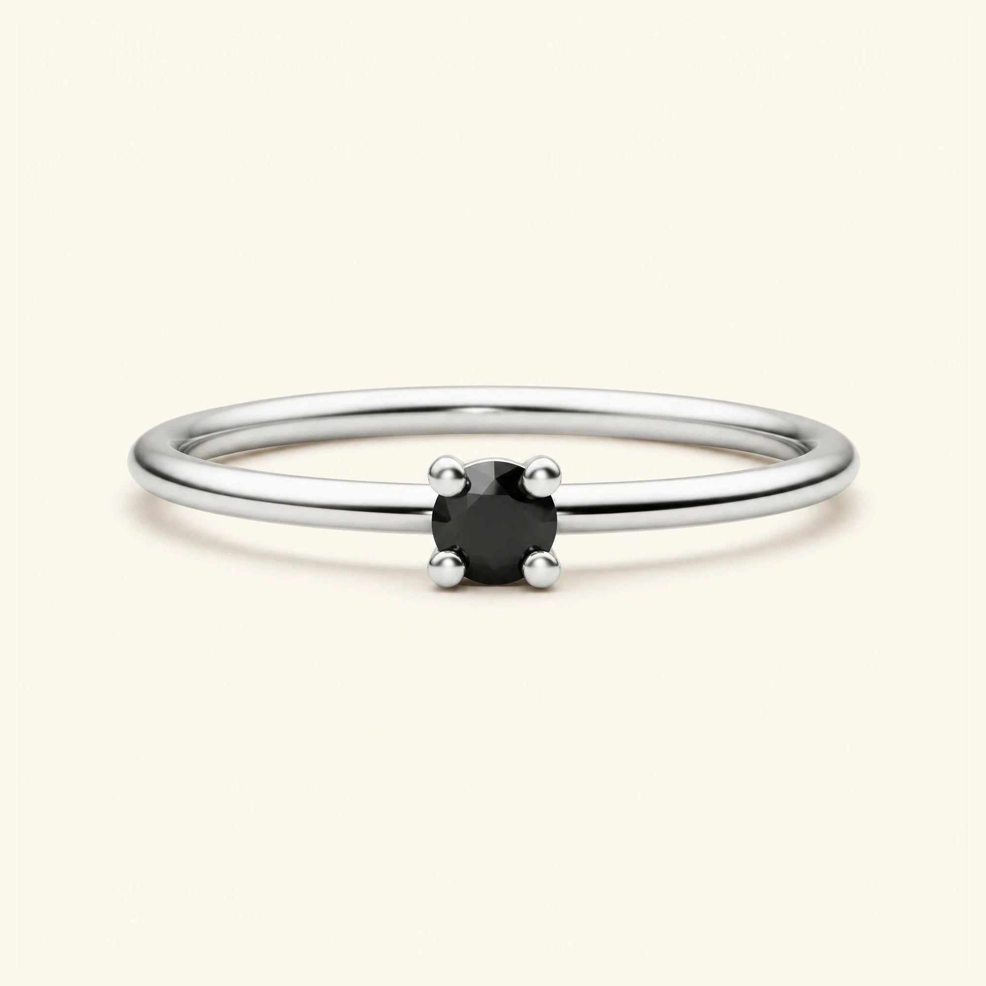 Bague solitaire en or blanc et diamant noir Saral 