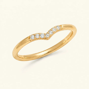 Bague chevron pavée de diamants blancs en or jaune