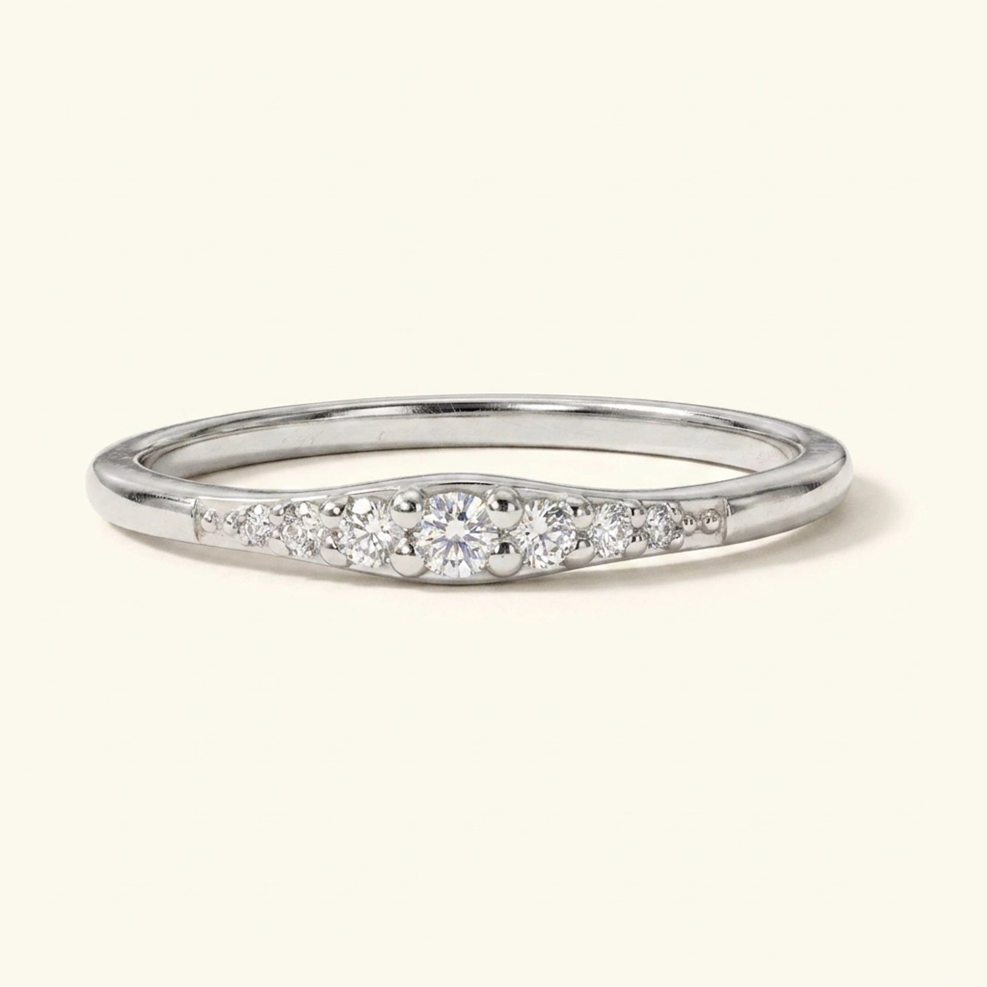 Alliance Sushma pavée de diamant en dégradée en or blanc