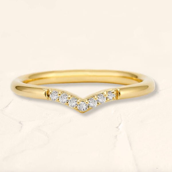 Anillo en V de oro amarillo con diamante Sakshi
