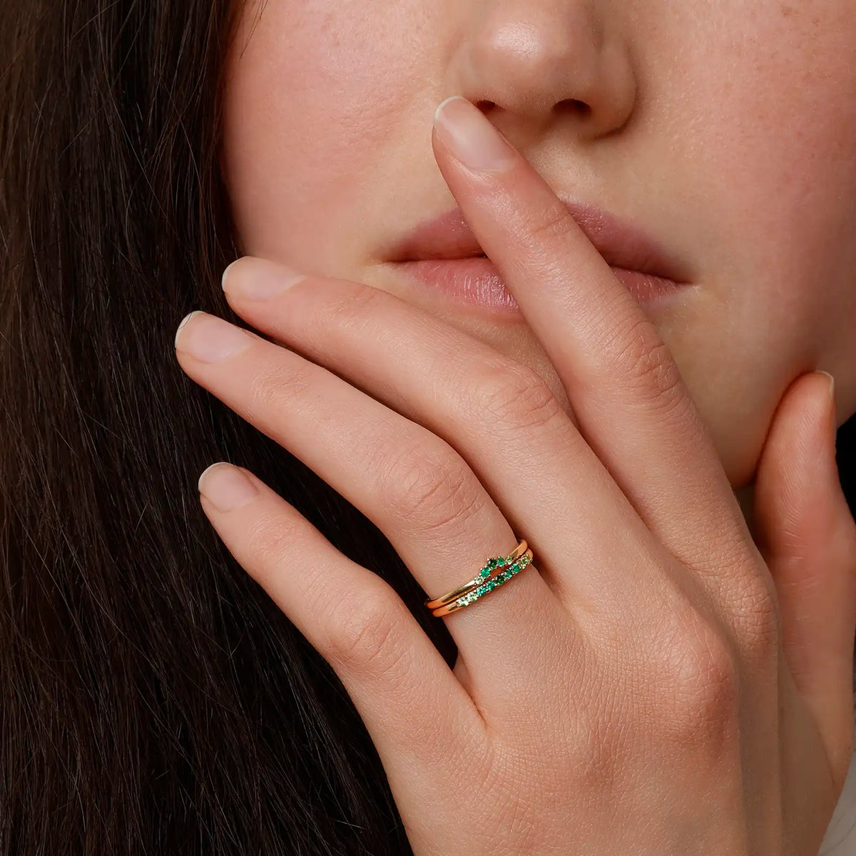 Anillo Anaya y Kiran esmeralda canopea