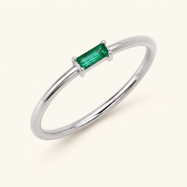 Anillo Shanti joyería fina esmeralda verde talla baguette engastado en pulsera vermeil plata joyería minimalista