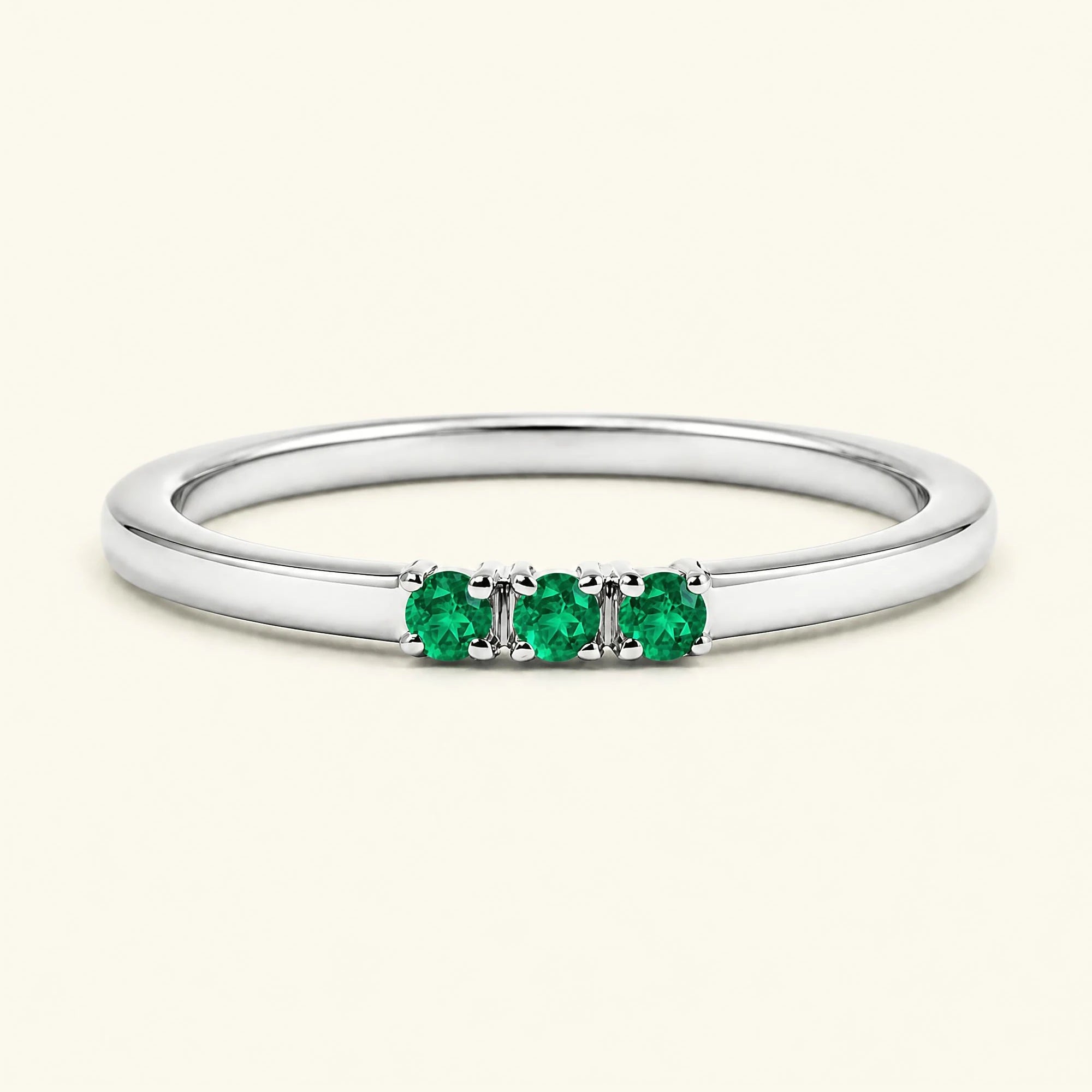 Bague de fiançailles trilogie d'émeraudes en or blanc