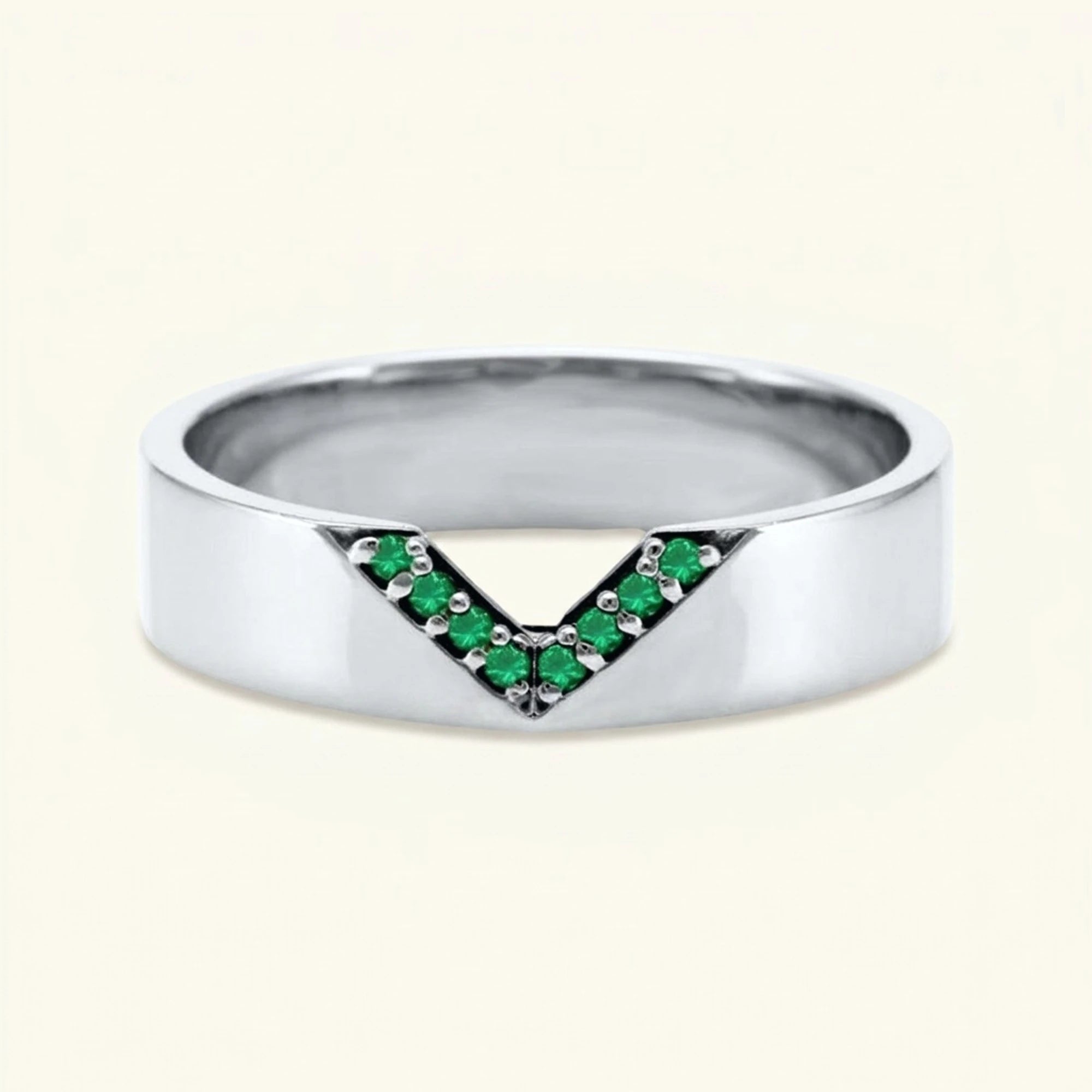 Bague en V pavée d'émeraudes pour homme en or blanc