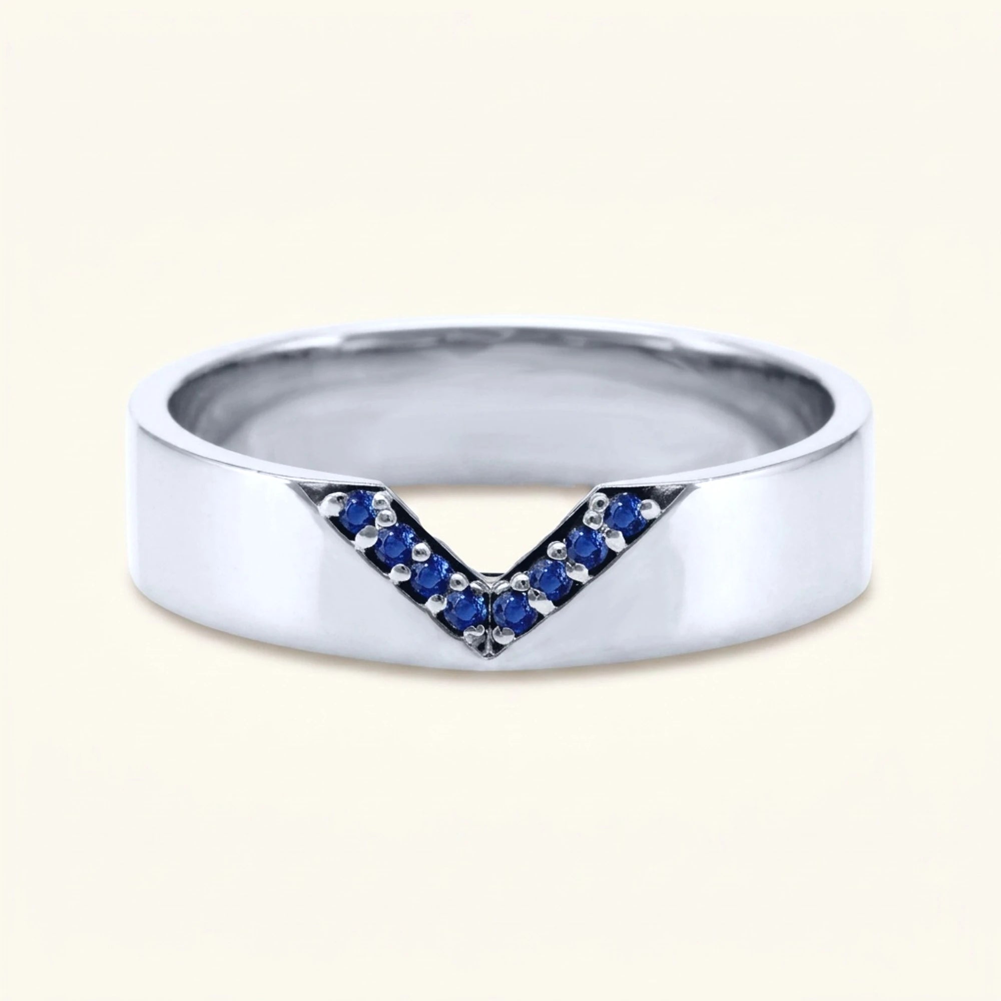 Bague en V pavée de saphirs pour homme en or blanc