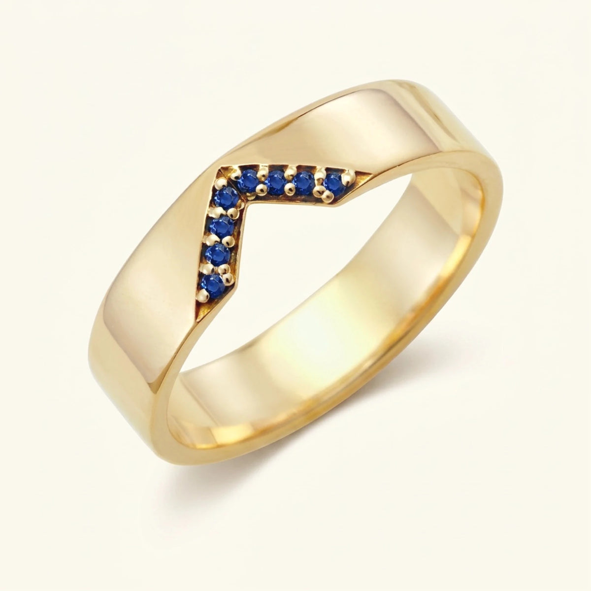 Anillo en V pavé con zafiros para hombre en oro amarillo