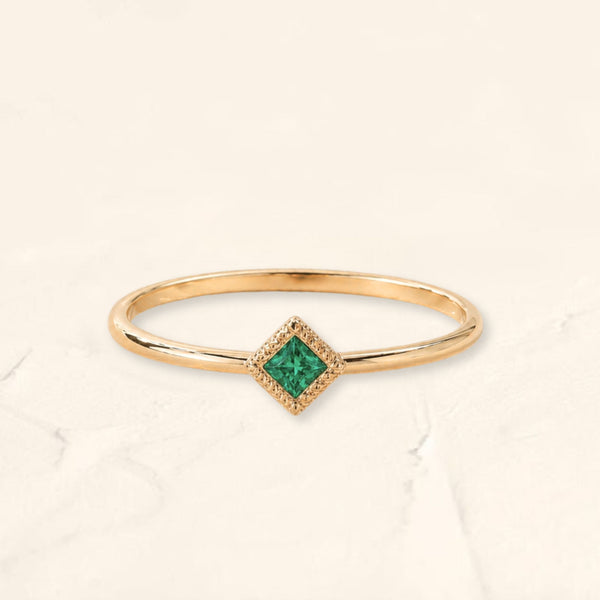 Anillo Indrani con Esmeralda