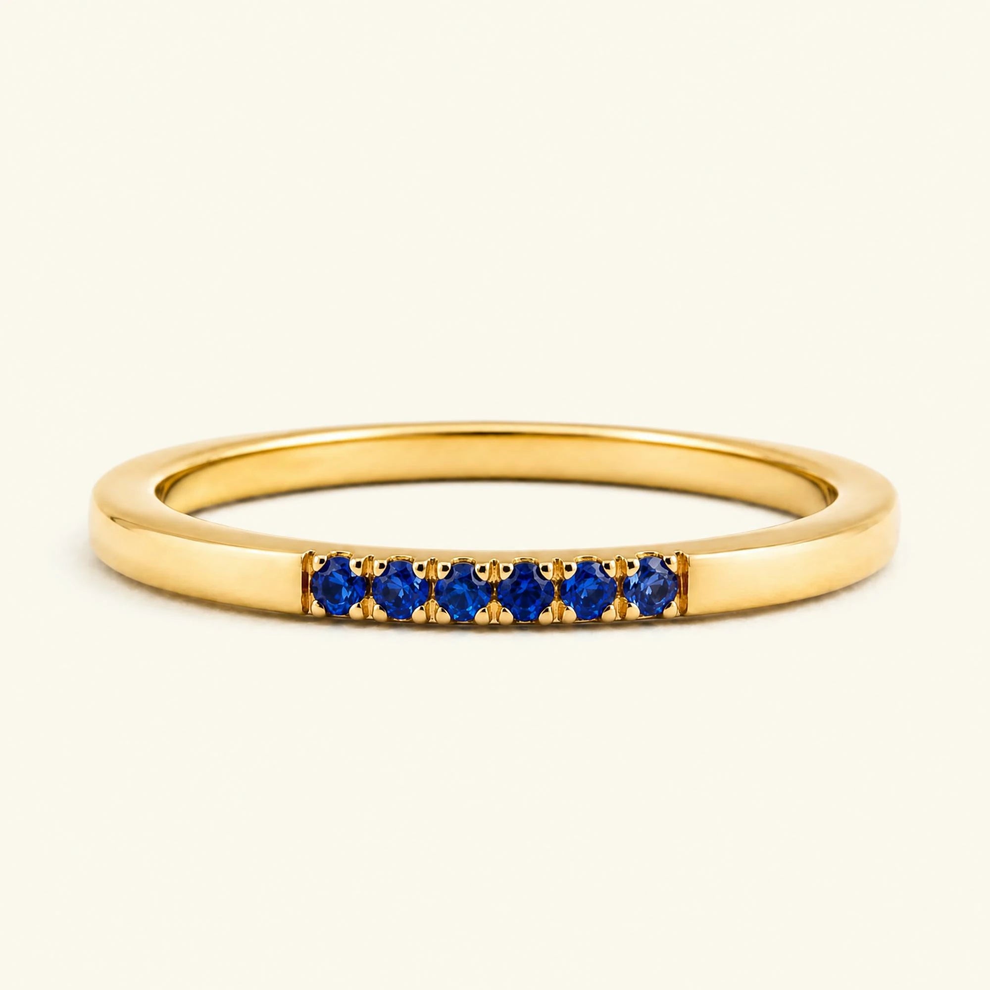 Bague fine pavée de saphirs en or jaune