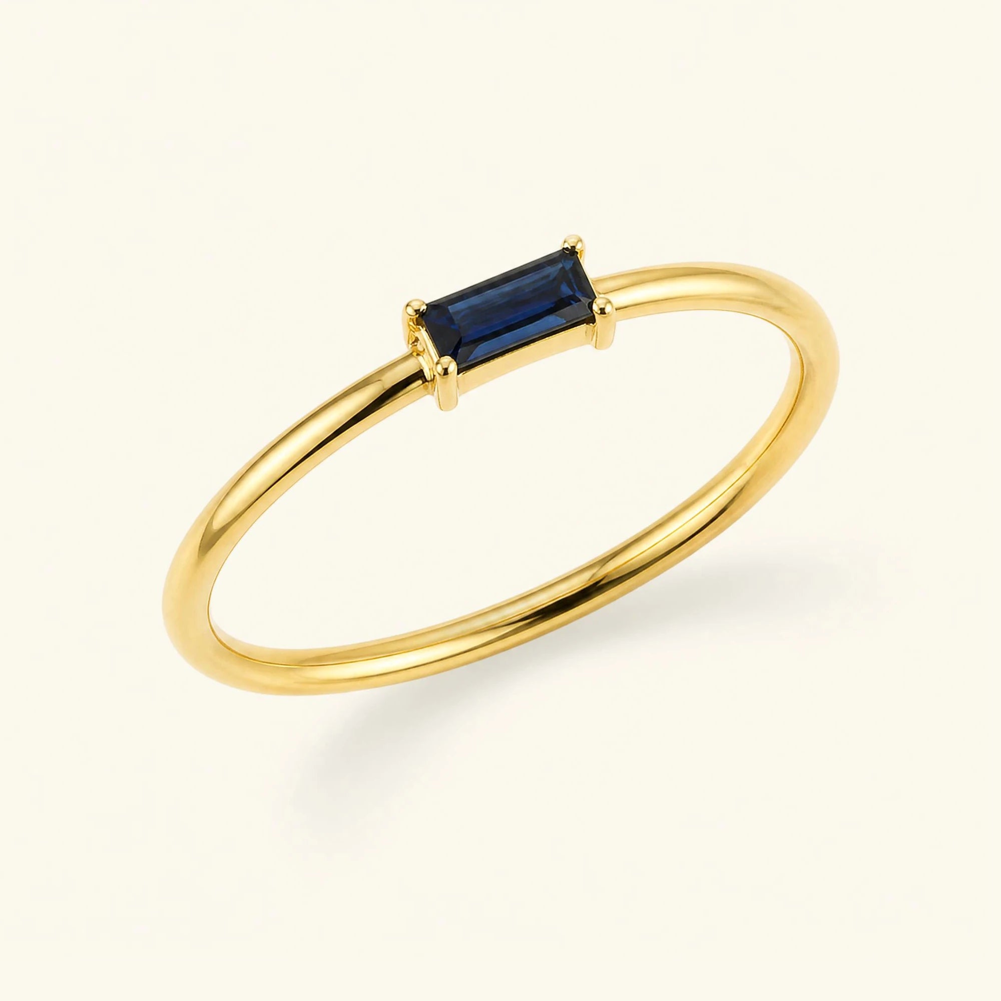 Bague de fiançailles solitaire au saphir baguette — or vermeil 18 carats Shanti — vue de profil