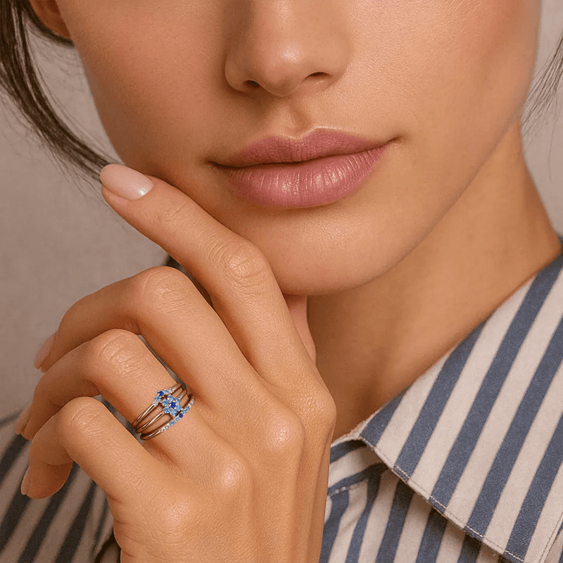 Bagues en saphir bleu et blanc horizon superposées