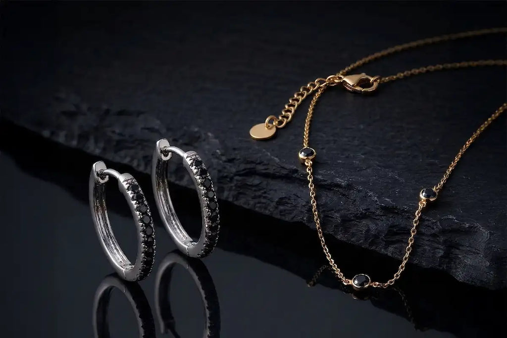 Joyas de Diamante negro Mayuri sobre fondo oscuro: atmósfera de simbolismo y profundidad