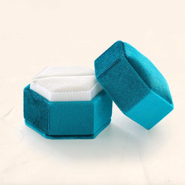 Délicat écrin en velours pour les demandes en mariage