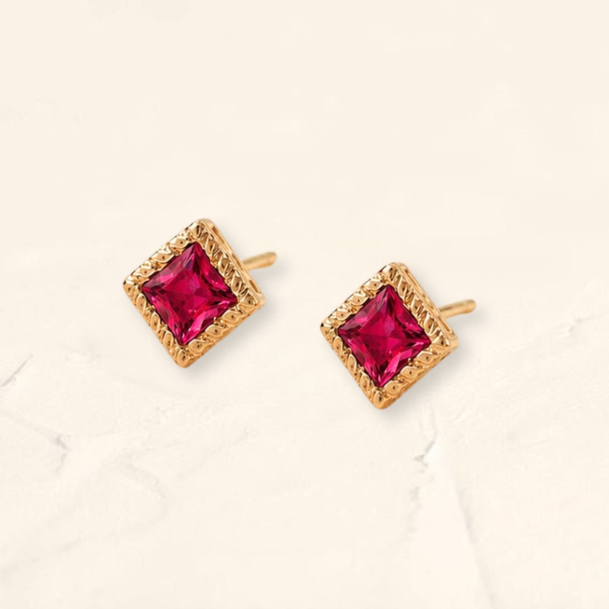 Pendientes Indrani con rubí en oro amarillo 18 quilates