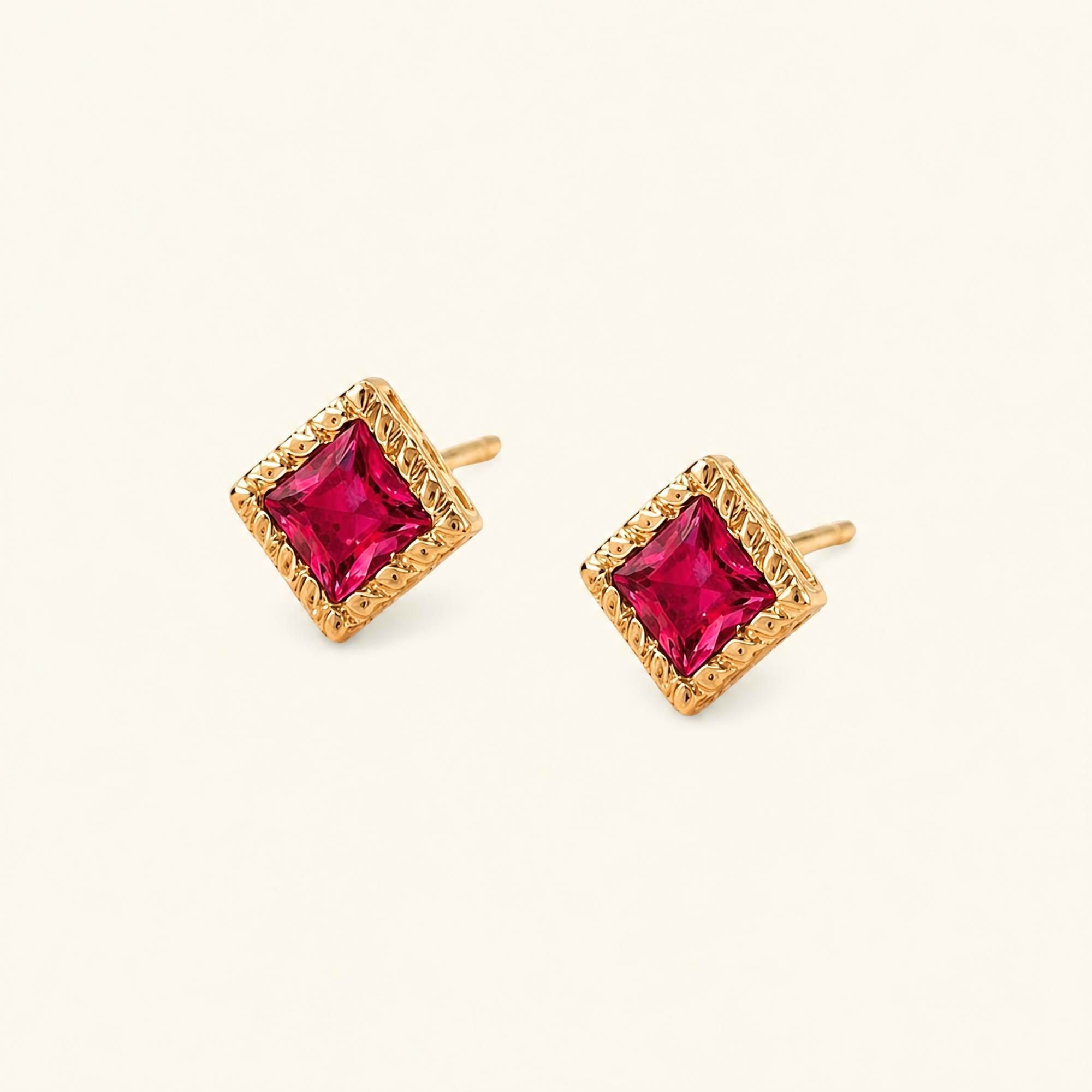 Pendientes Indrani rubí en oro amarillo