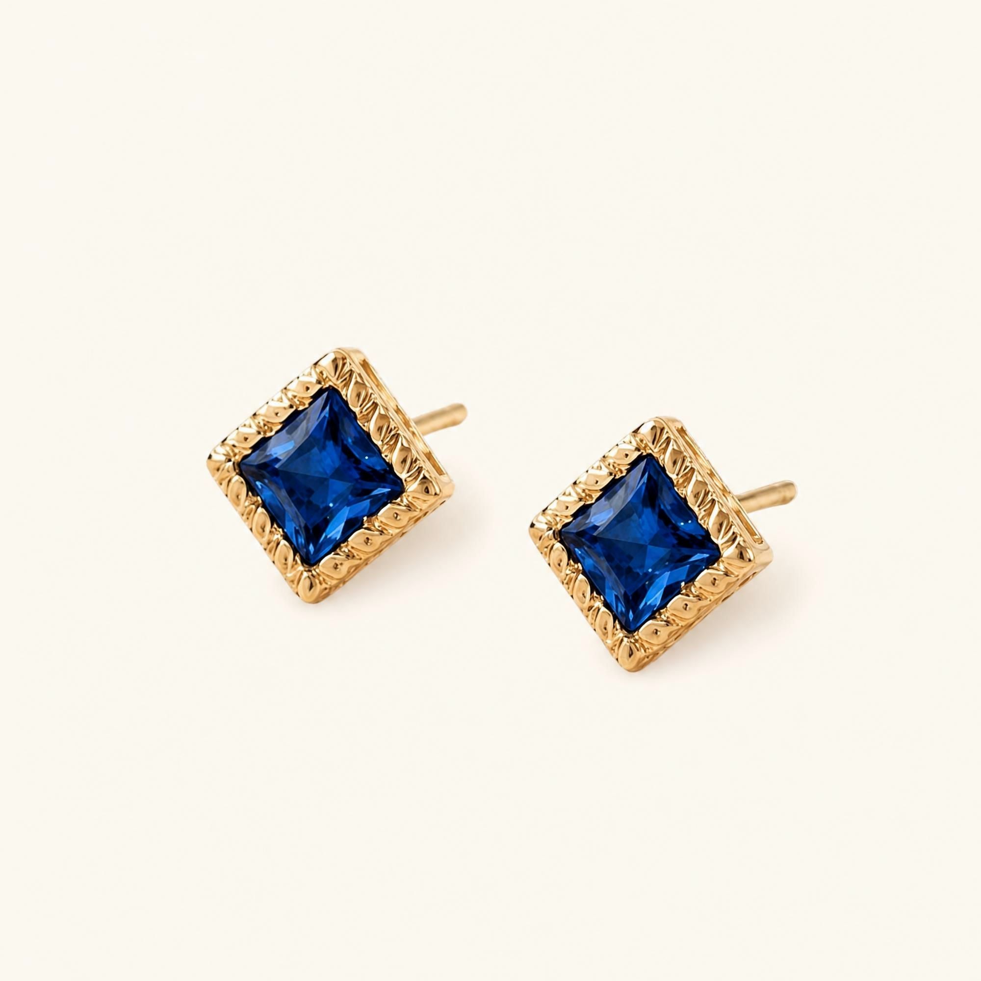 Pendientes Indrani zafiro en oro amarillo