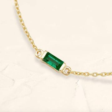 Pulsera solitaria baguette de esmeralda Shanti