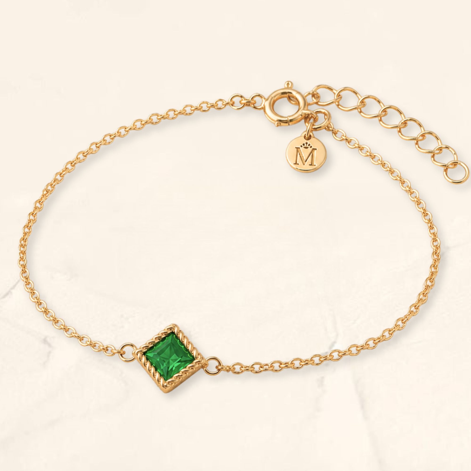 Pulsera Indrani con esmeralda en oro amarillo 18 quilates