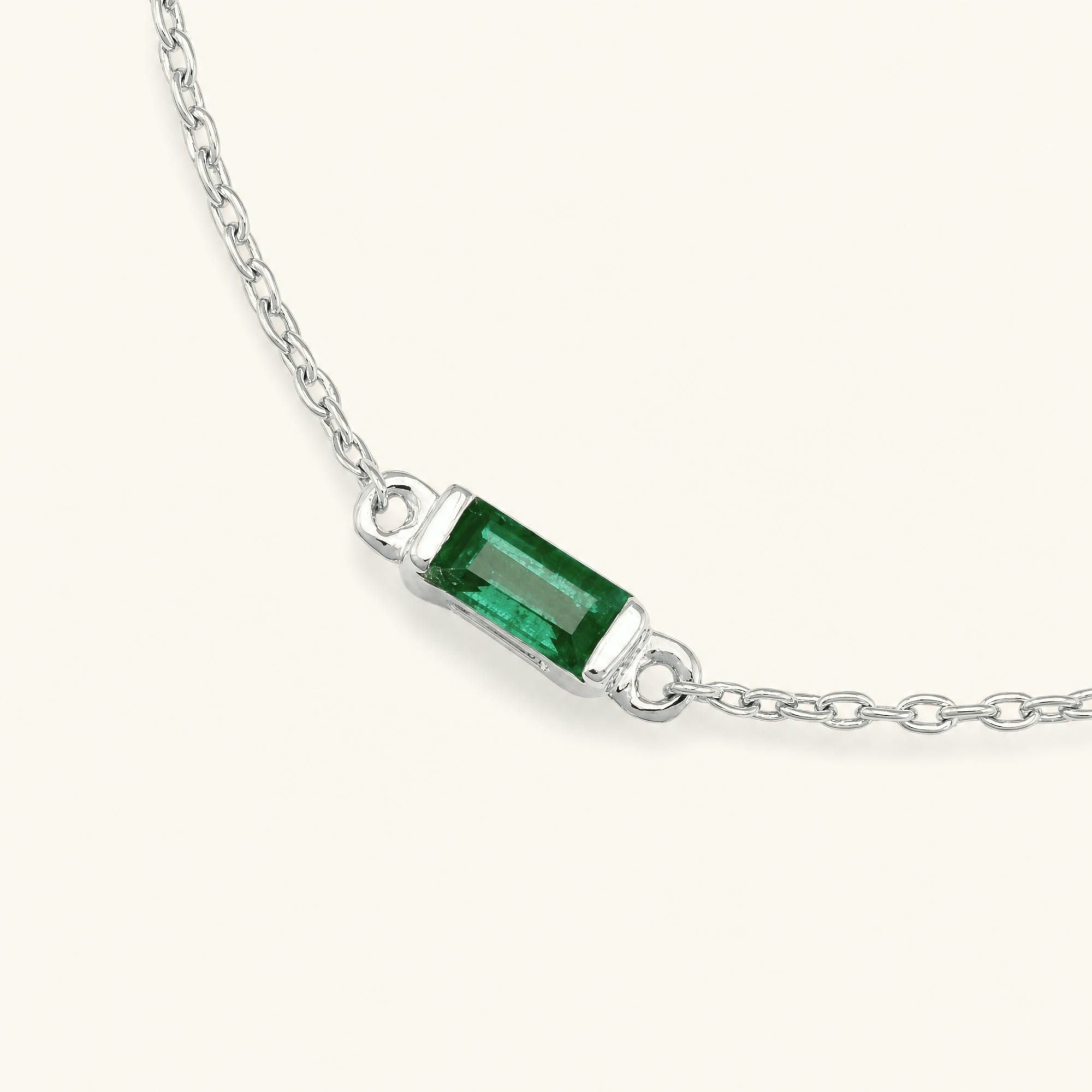 Pulsera Shanti esmeralda oro blanco