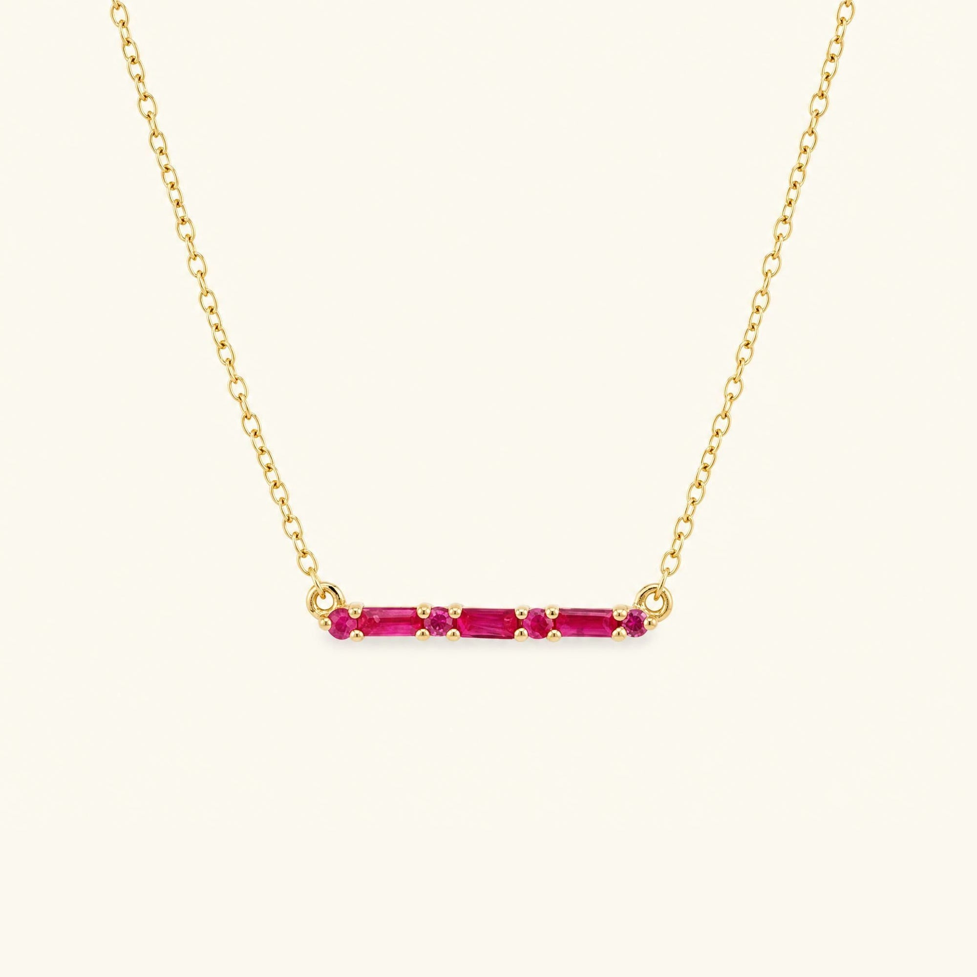 Collar Bhagya rubí horizontal geométrico baguette