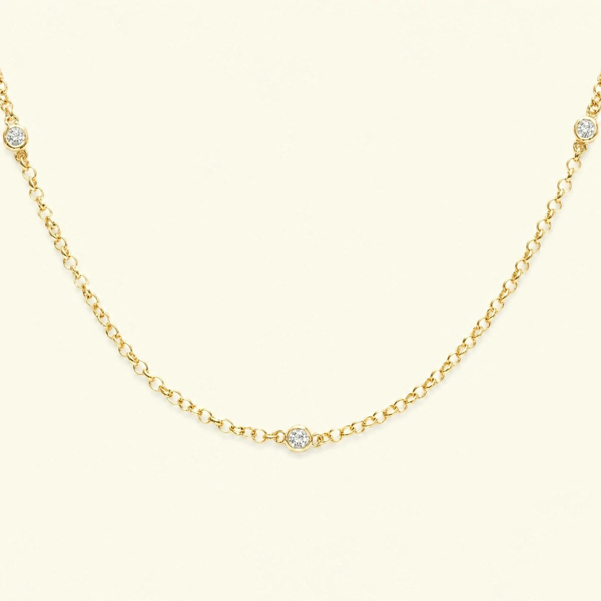 Collar Asonya 18 quilates oro amarillo, 3 diamantes engastados clos cadena fina