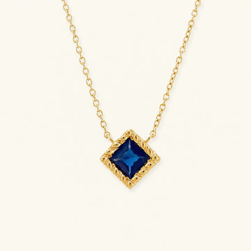 Collar Indrani Zafiro talla princesa en oro amarillo