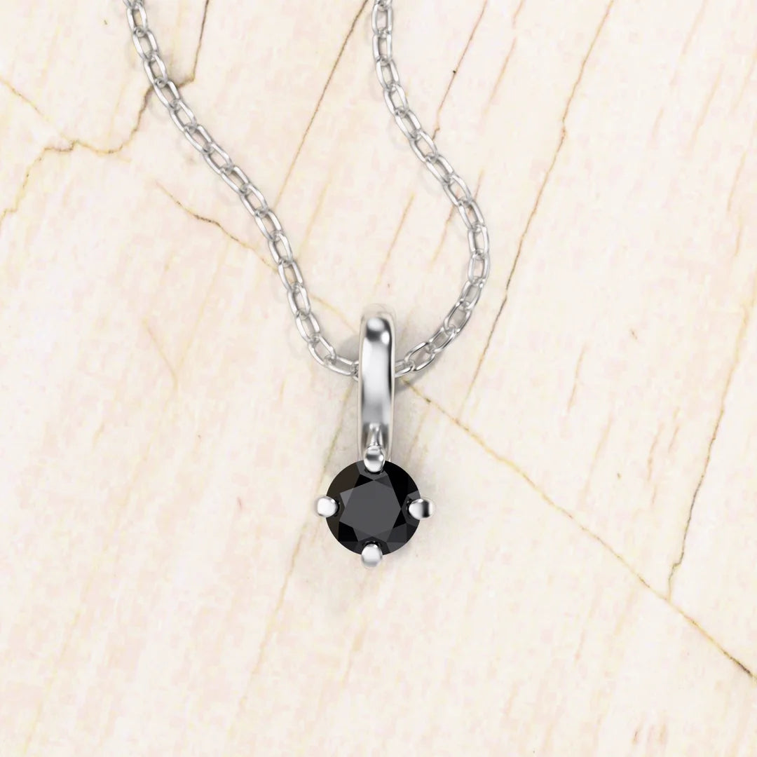 Collar Saral diamante negro solitario en oro blanco