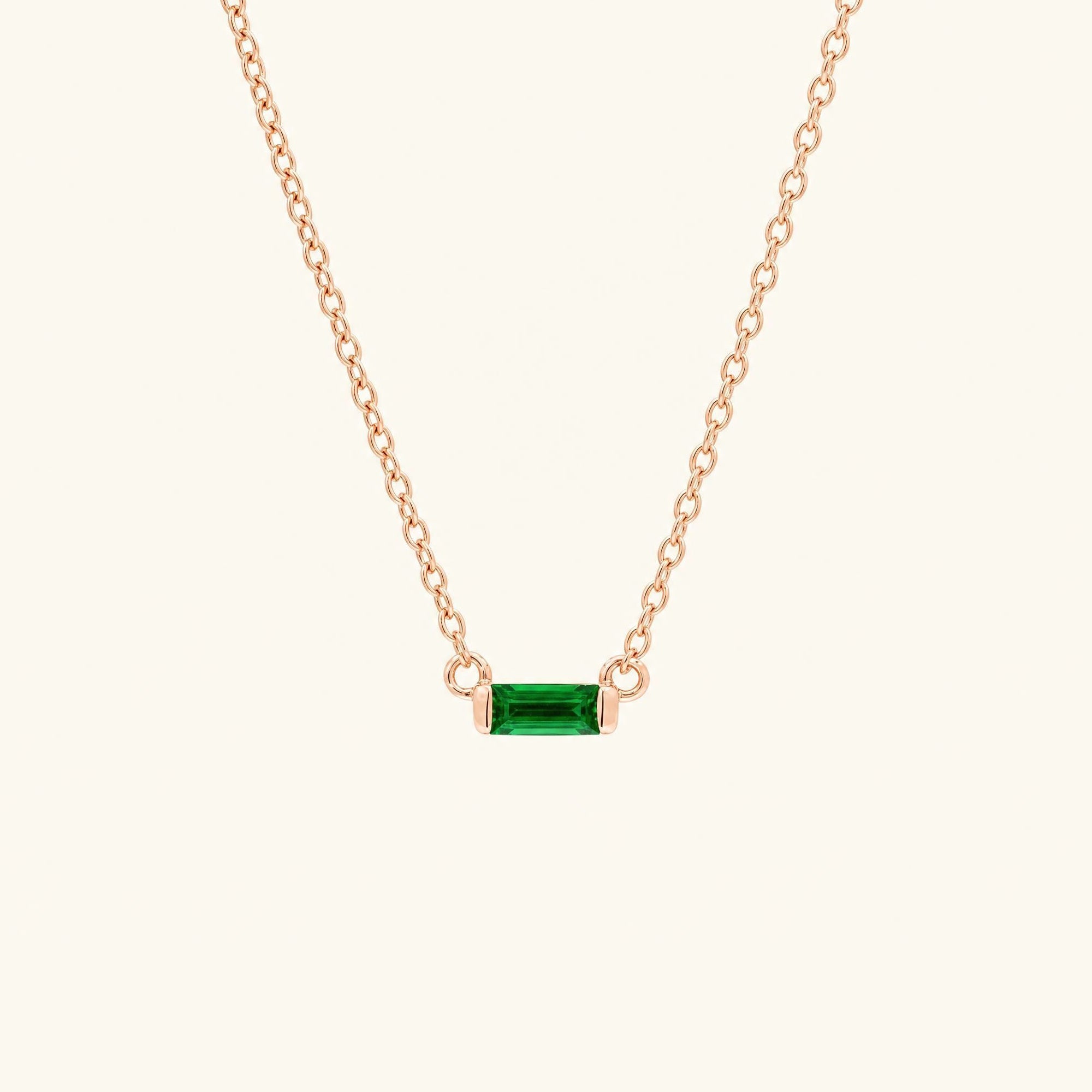 Collar Shanti talla baguette esmeralda en oro rosa