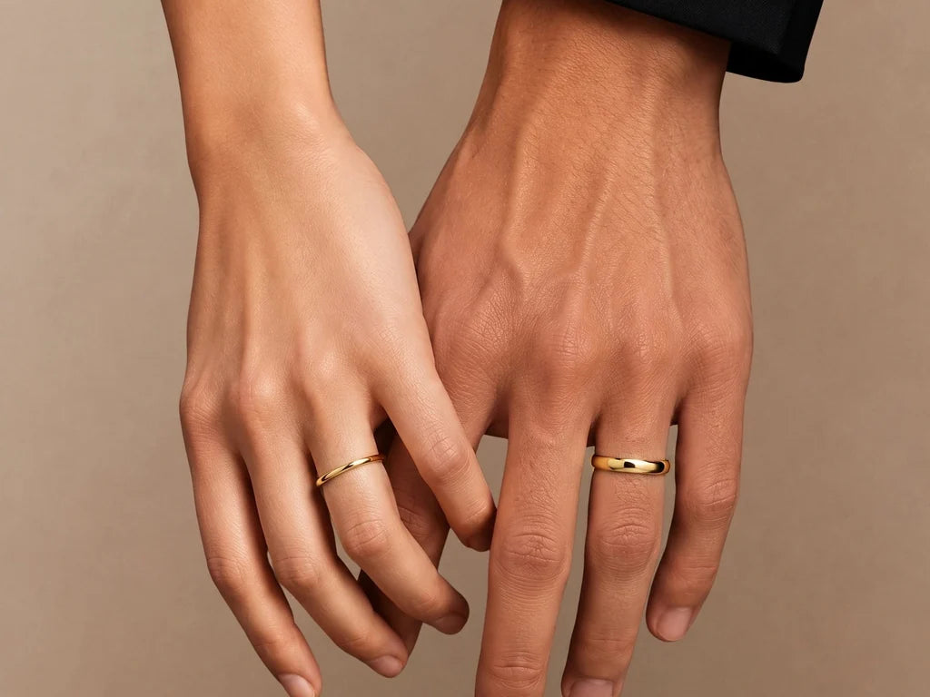 Alianzas de pareja Shunya en oro amarillo 18 quilates, mano de mujer y mano de hombre