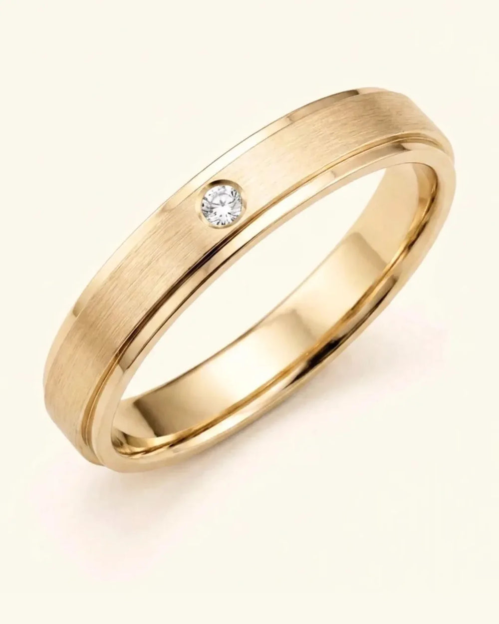 Alliance Dhruva en or jaune 18 carats avec diamant finition brossée par Mayuri