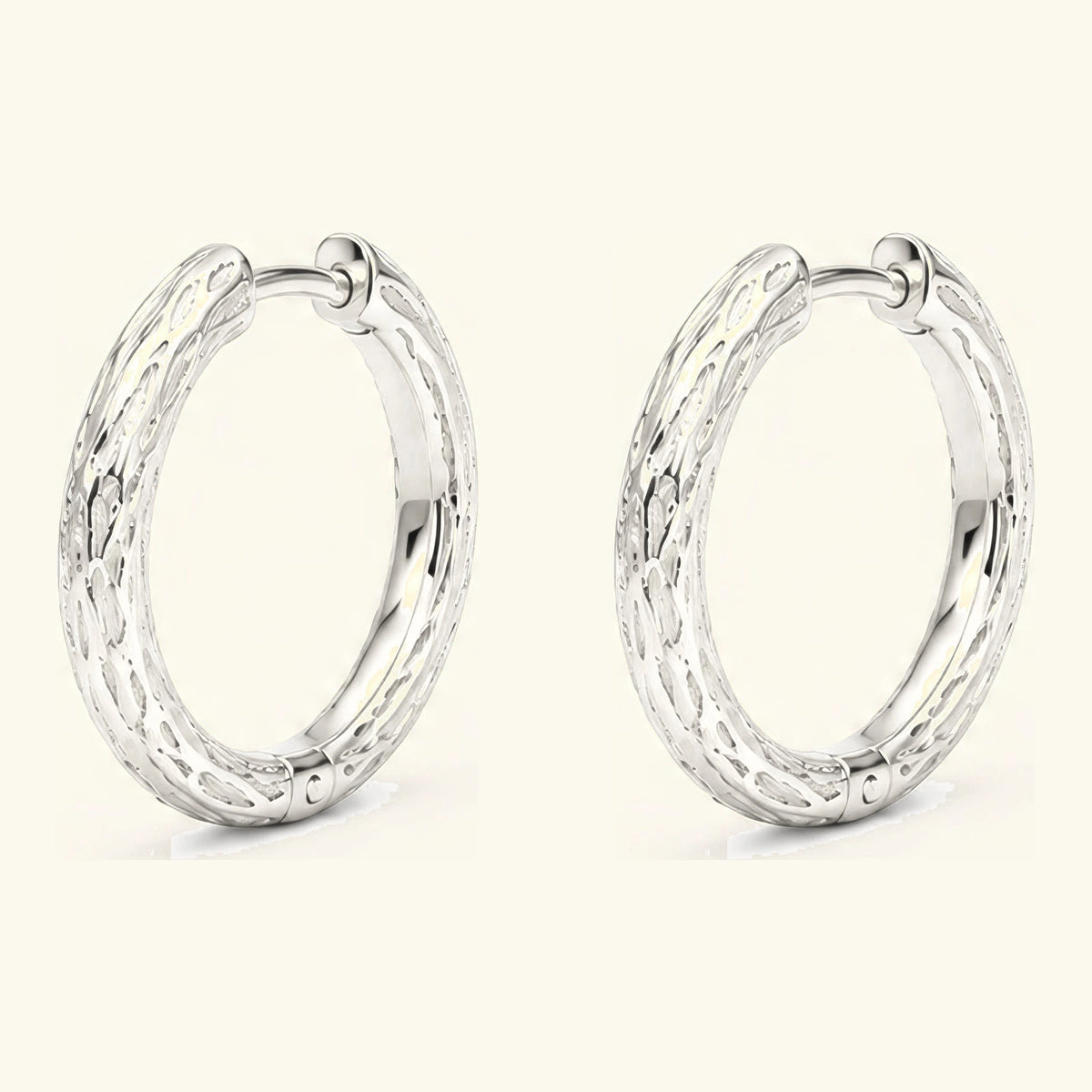 Pendientes de aro Sobek en oro blanco de 18k, aros cincelados con escamas de cocodrilo
